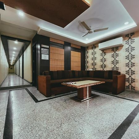 Hotel S L E Residency Варанаси Экстерьер фото
