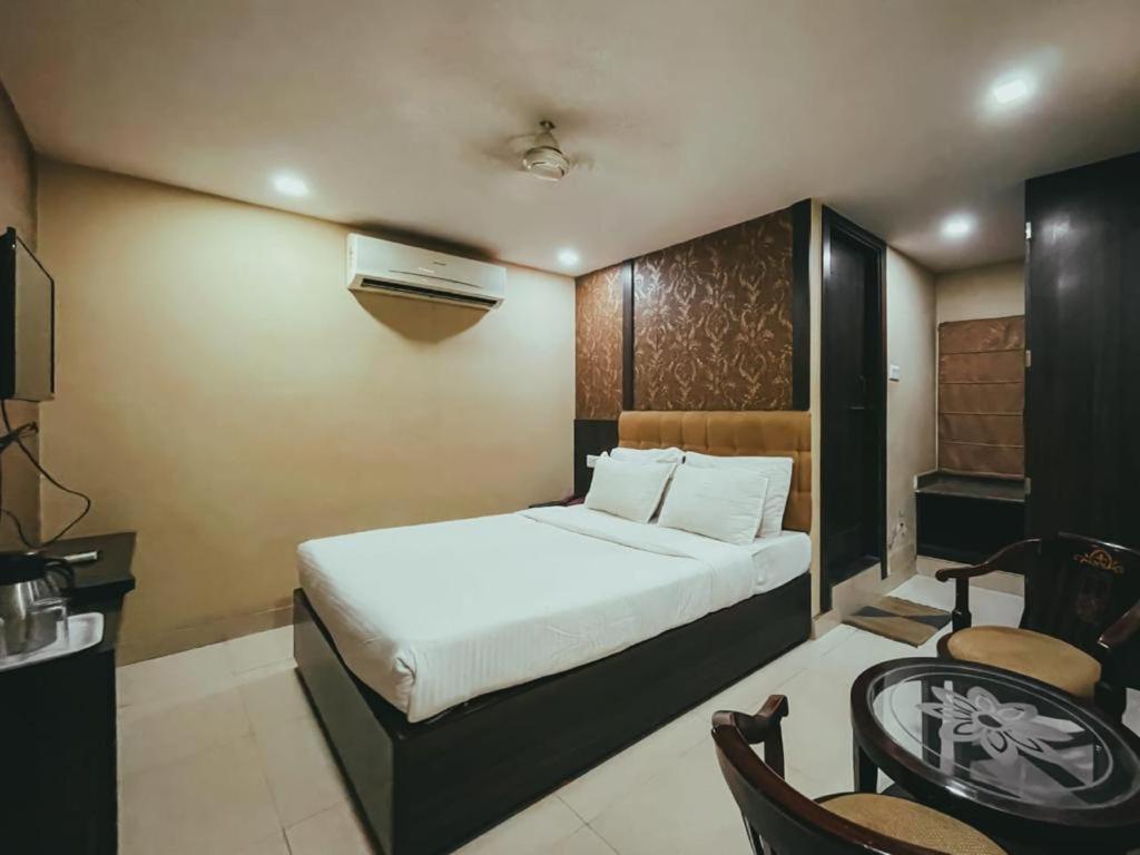 Hotel S L E Residency Варанаси Экстерьер фото