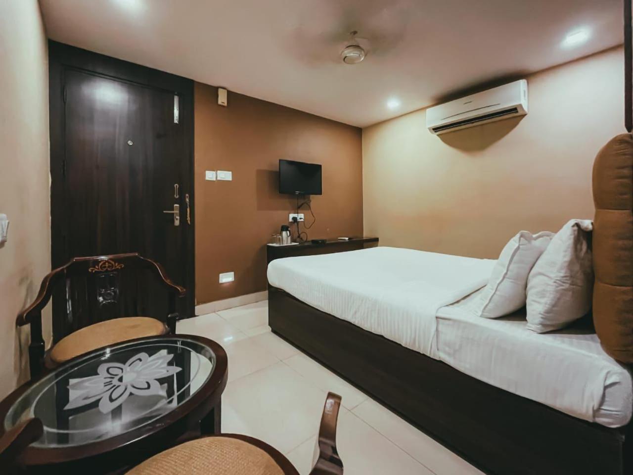 Hotel S L E Residency Варанаси Экстерьер фото