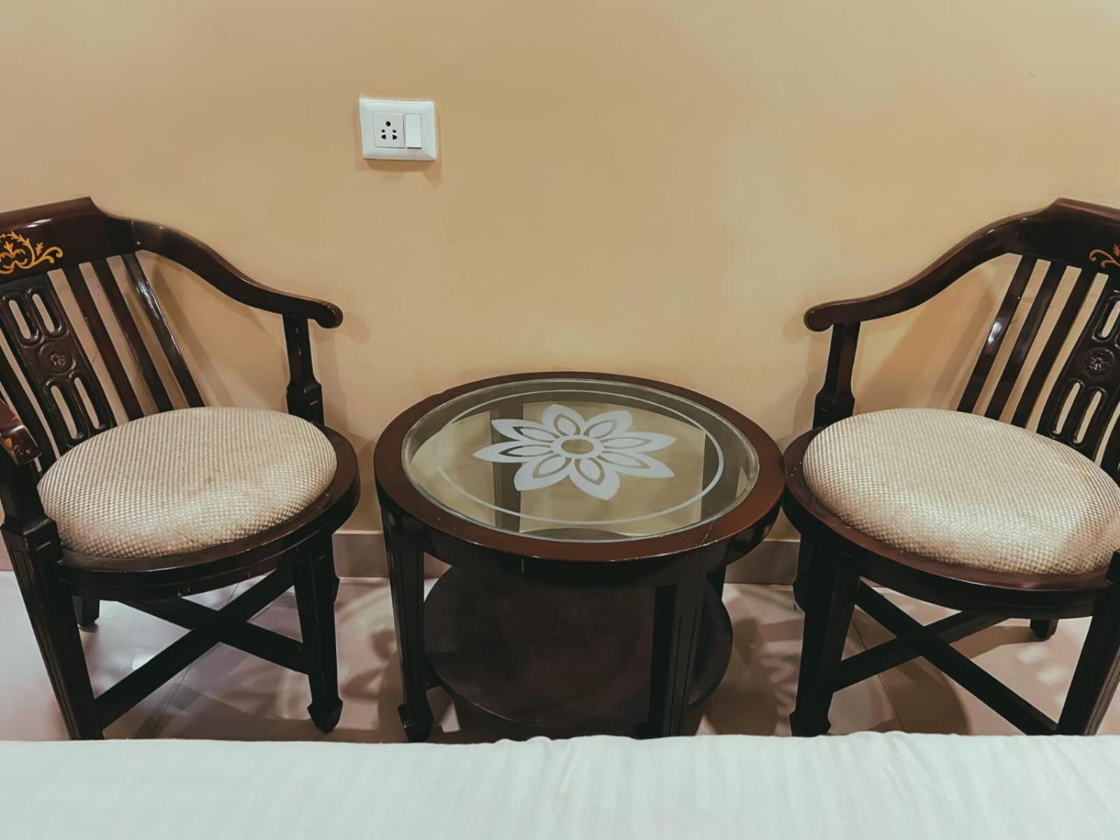 Hotel S L E Residency Варанаси Экстерьер фото