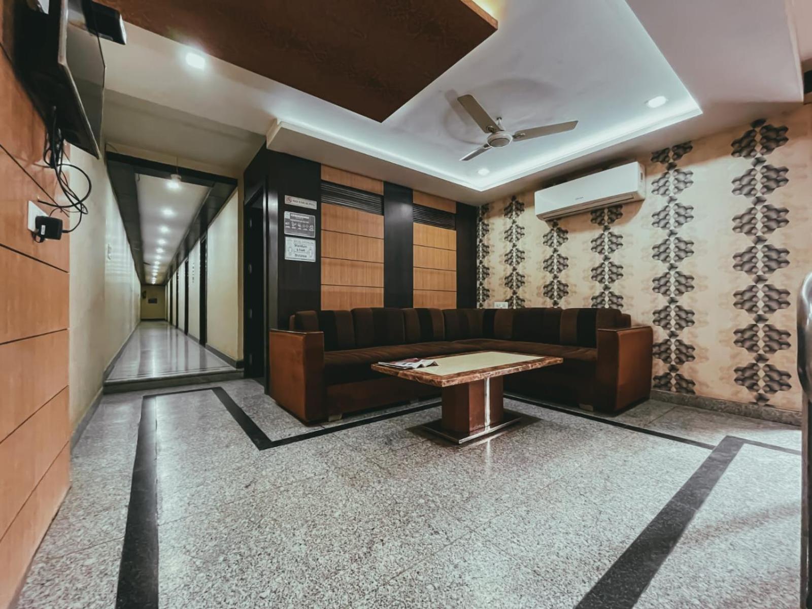 Hotel S L E Residency Варанаси Экстерьер фото