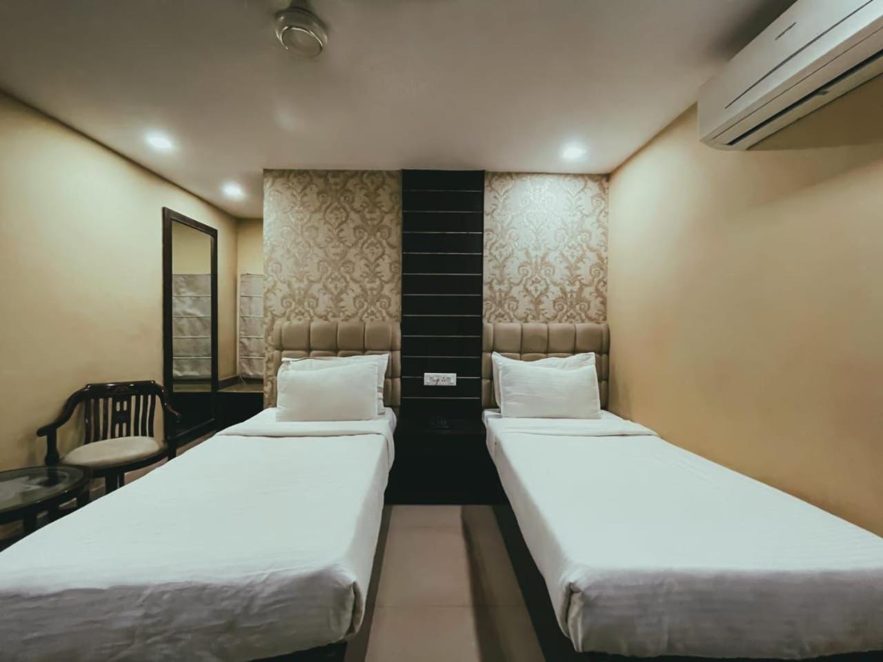 Hotel S L E Residency Варанаси Экстерьер фото