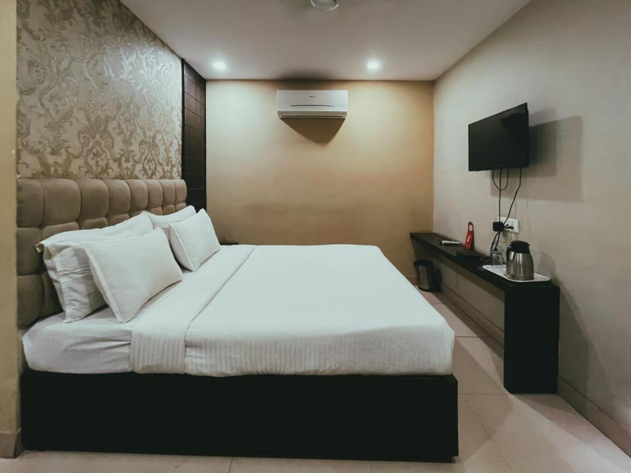 Hotel S L E Residency Варанаси Экстерьер фото