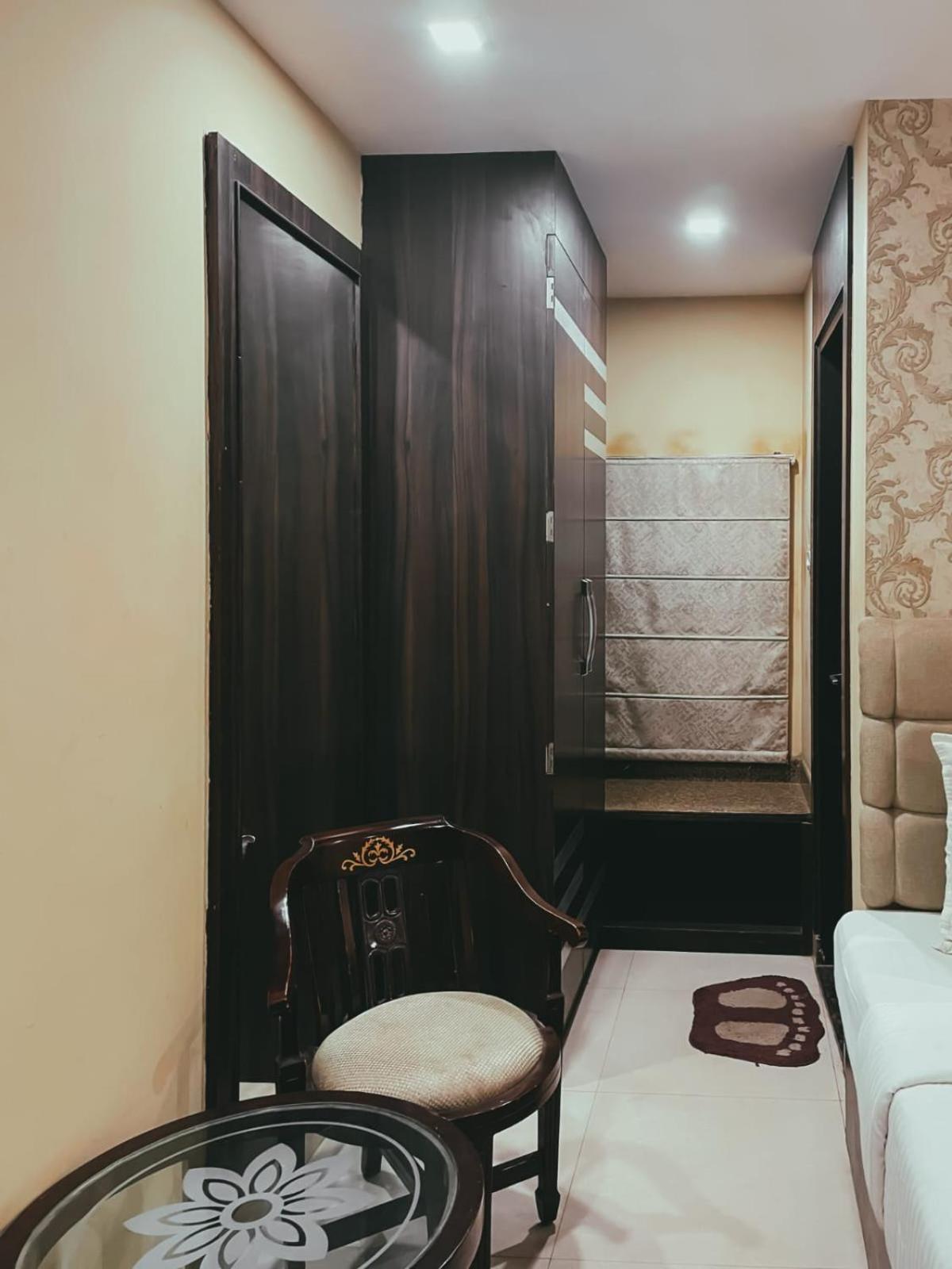 Hotel S L E Residency Варанаси Экстерьер фото