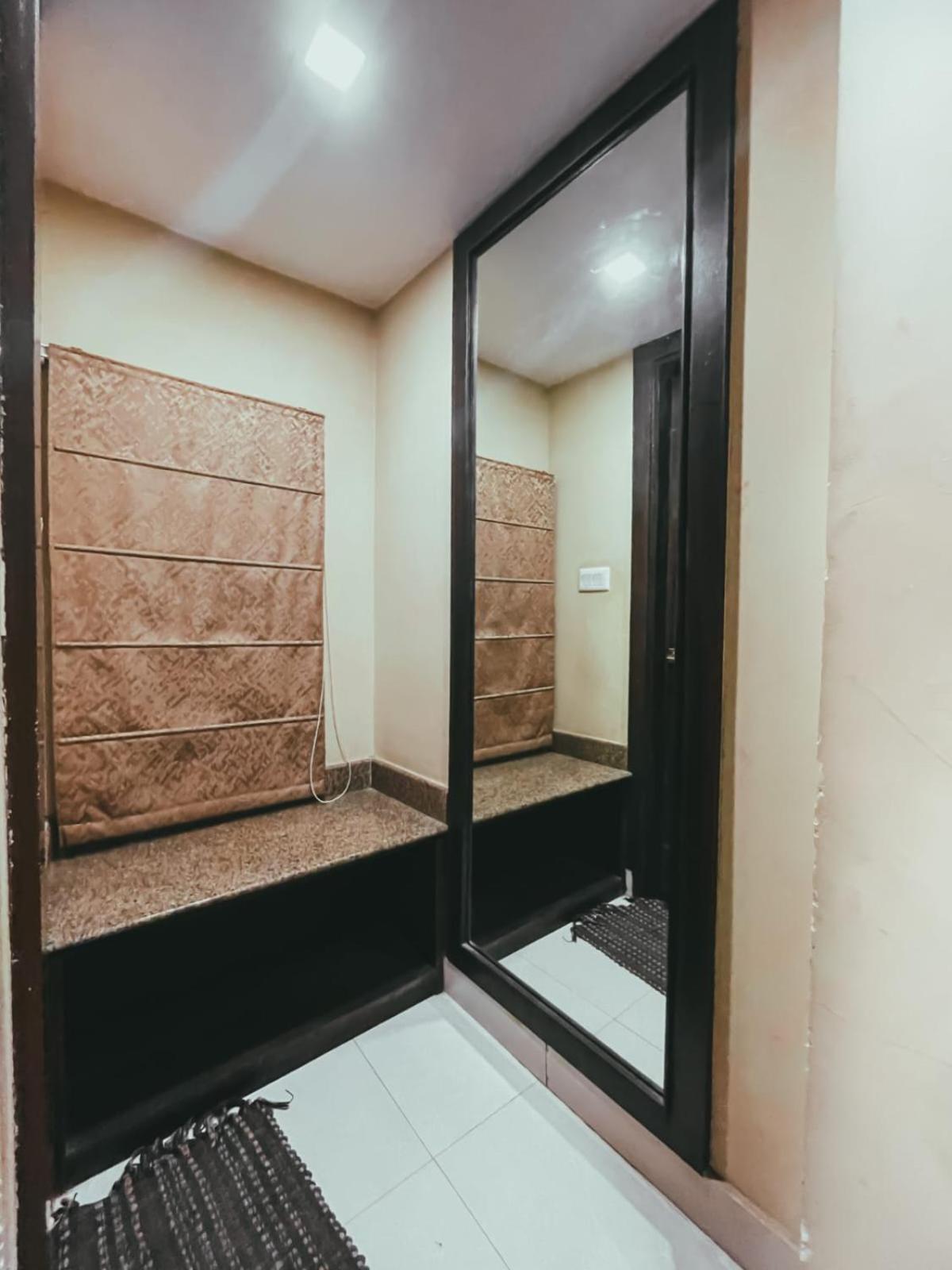 Hotel S L E Residency Варанаси Экстерьер фото