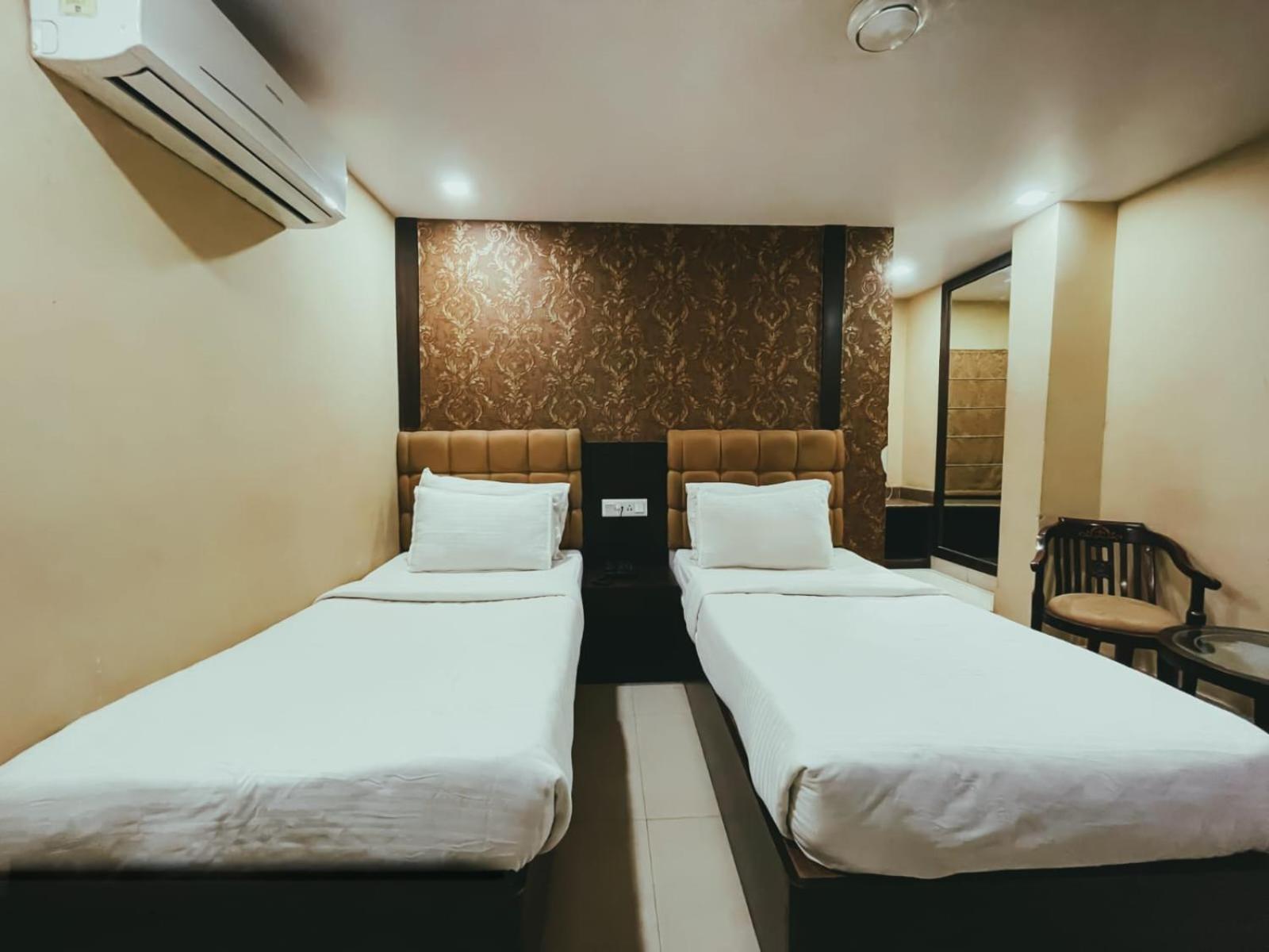 Hotel S L E Residency Варанаси Экстерьер фото