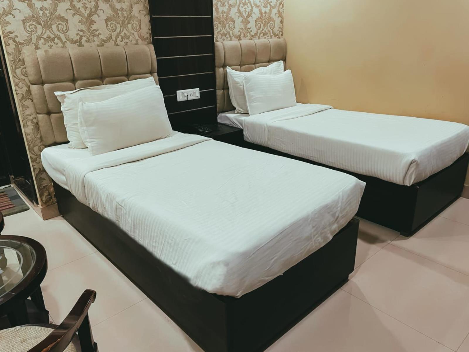 Hotel S L E Residency Варанаси Экстерьер фото