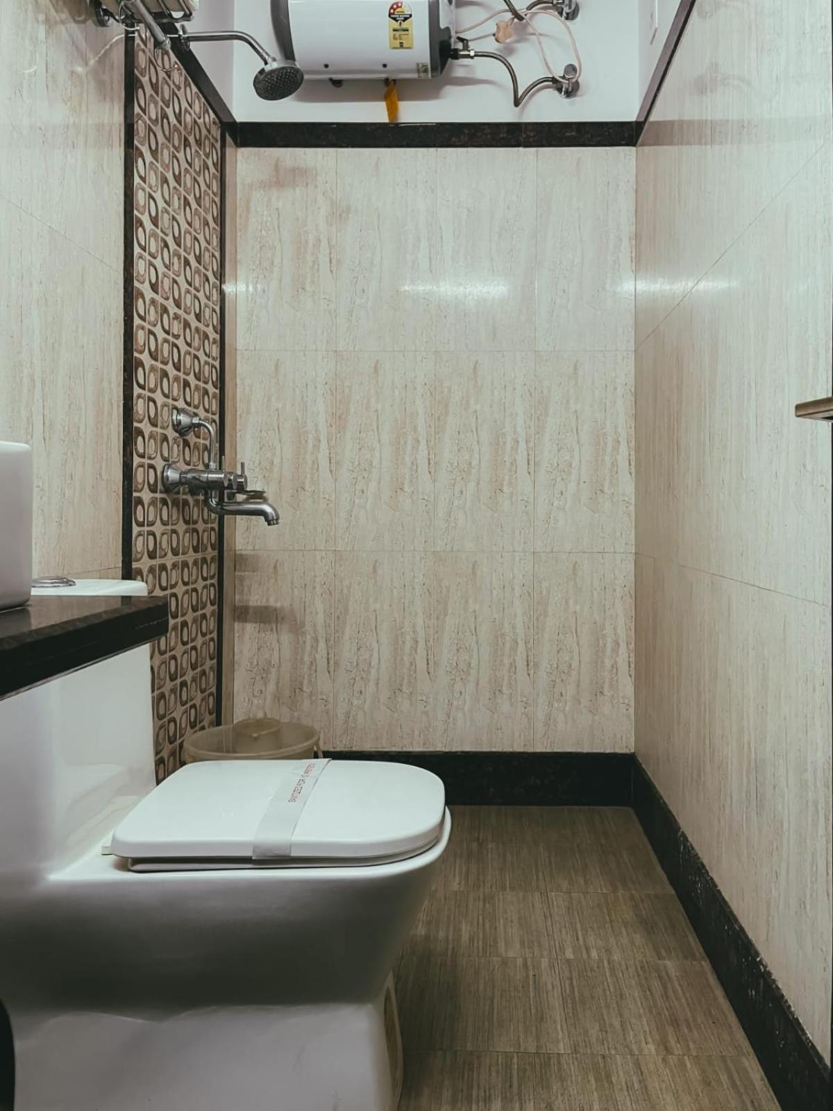 Hotel S L E Residency Варанаси Экстерьер фото