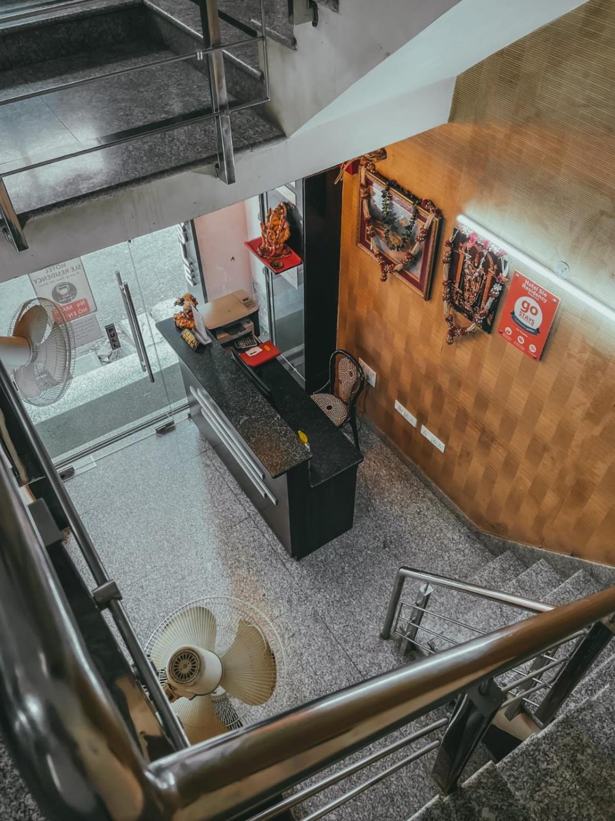 Hotel S L E Residency Варанаси Экстерьер фото