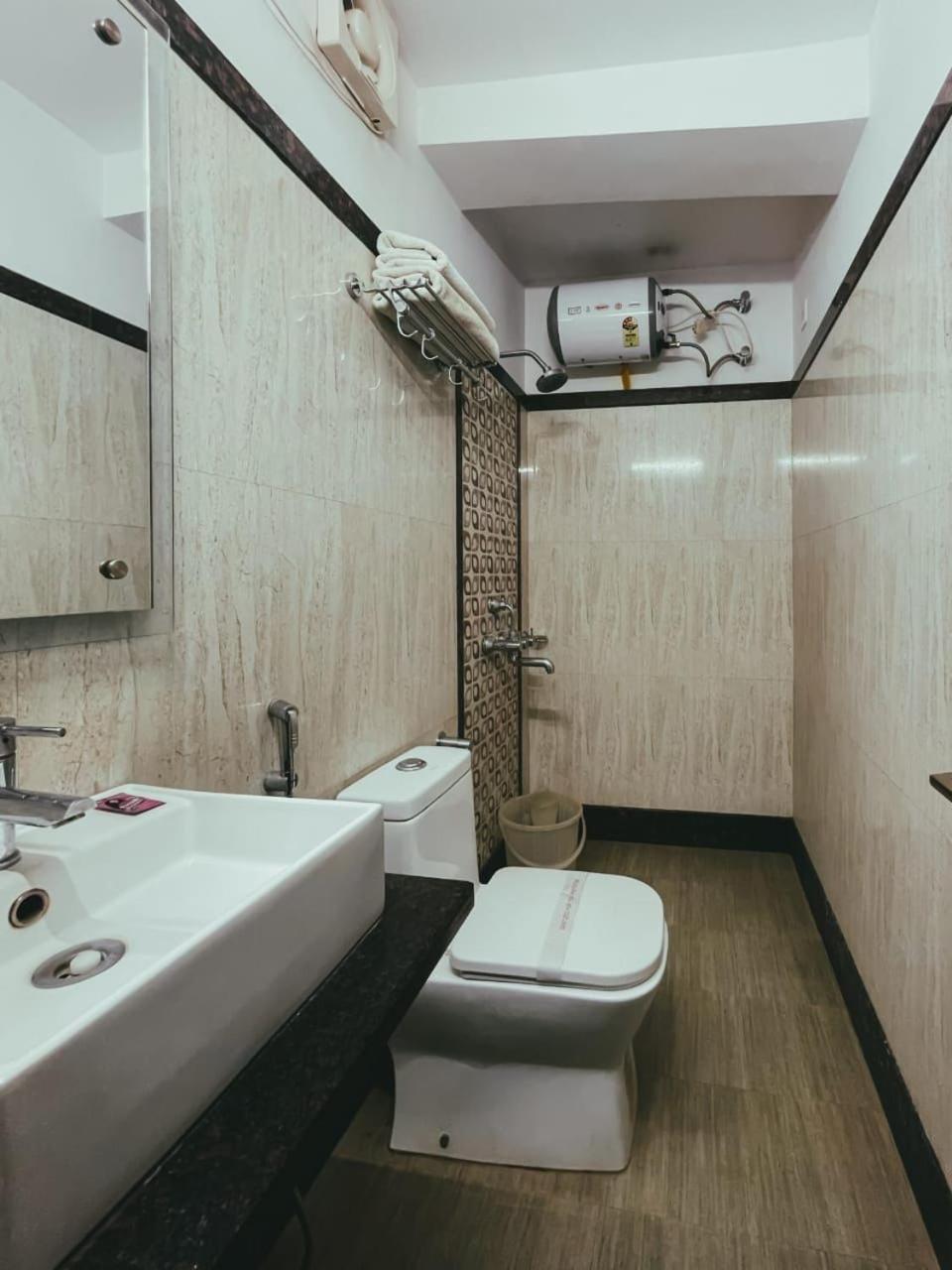 Hotel S L E Residency Варанаси Экстерьер фото